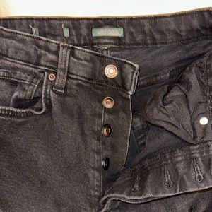 Only worn once! Very comfortable jeans!!